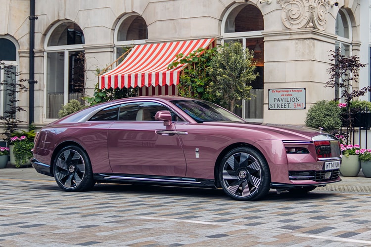 Rolls-Royce apresenta o Spectre Velvet Orchid na celebração floral de Chelsea