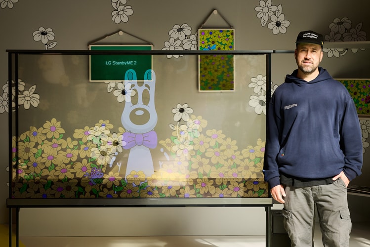 Steven Harrington Estreia no Frieze com uma Homenagem Tecnológica ao Estilo de LA