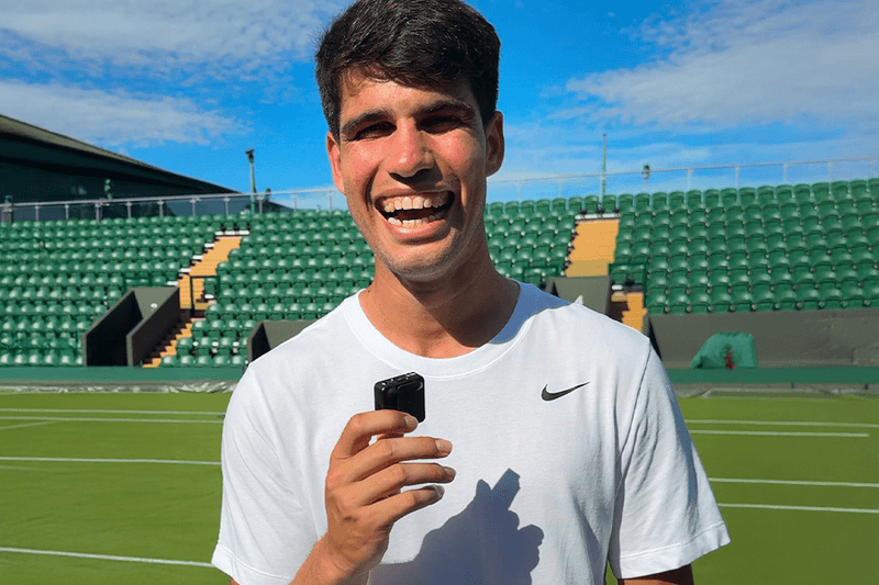 Trocando ideia com o campeão de Wimbledon Carlos Alcaraz em entrevista exclusiva à beira da quadra