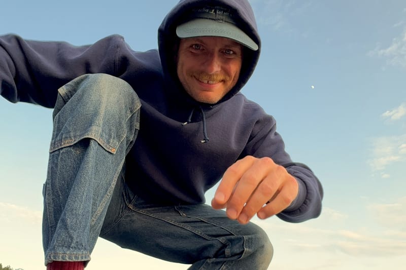 Mac DeMarco marca data oficial para lançar o novo álbum 'Guitar'