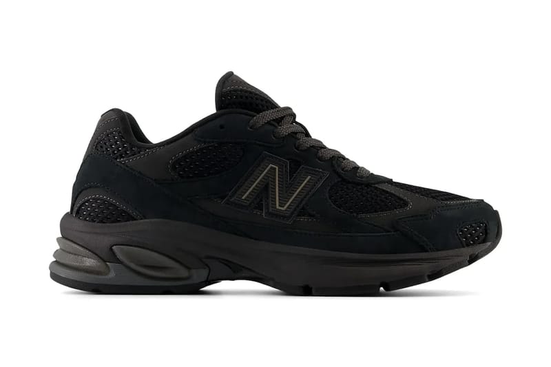 New Balance 2010 desembarca na versão "Black" cheia de estilo