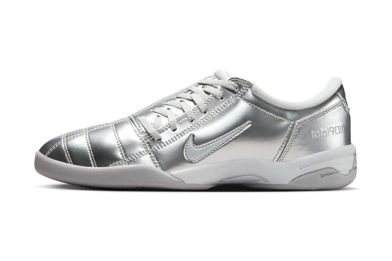 Nike dá banho de cromo no Total 90 III "Metallic Platinum"