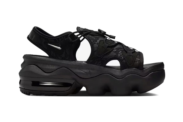 Nike Air Max Koko Sandal aparece na colorway 'Black Metallic Silver'