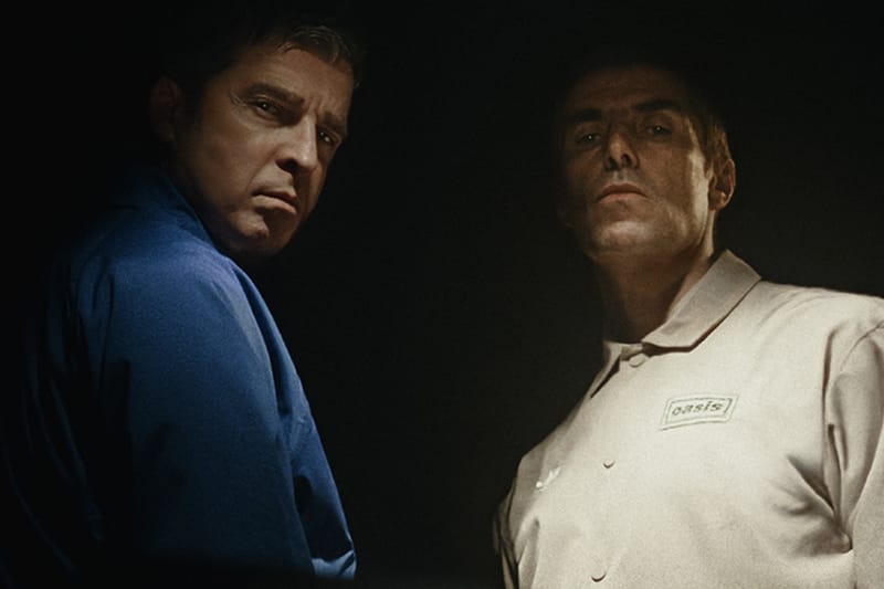 Agasalhos, bucket hats e coach jackets: Oasis e adidas lançam nova colaboração