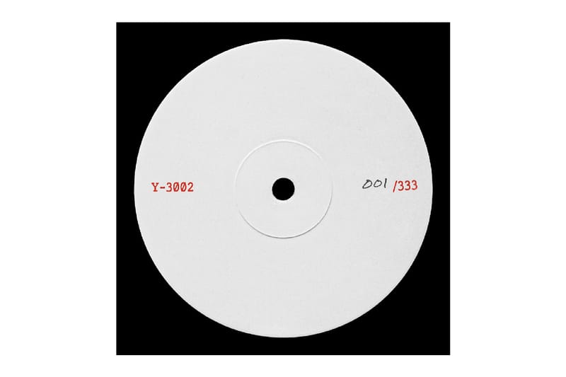 Y-3 lança vinil em edição limitada do FW25 Presentation Score