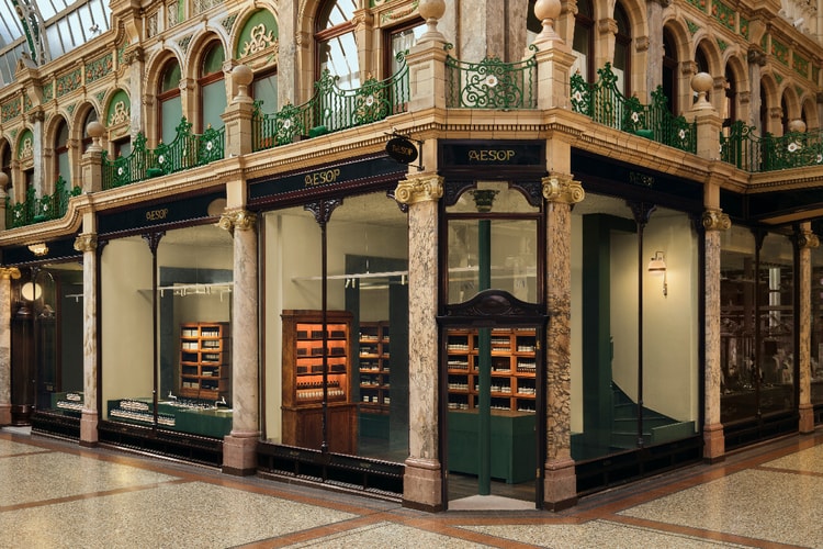 Novo endereço da Aesop em Leeds resgata o luxo dos banheiros vitorianos