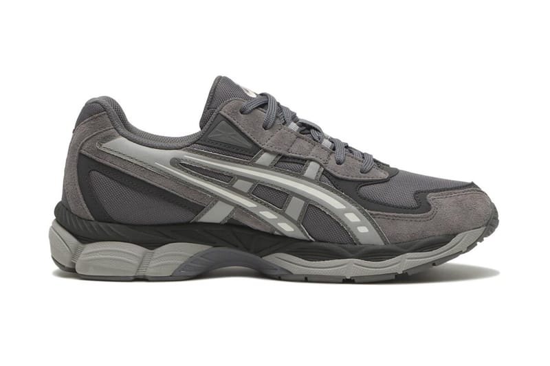 ASICS segue quente com o GEL-NYC 2055 em duas novas colorways