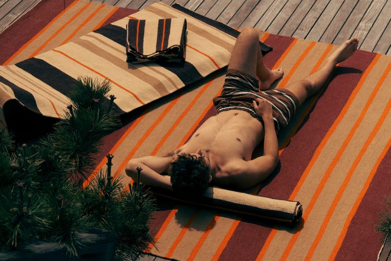 Beni apresenta coleção de tapetes Chroma 1 em icônica casa de praia de Fire Island