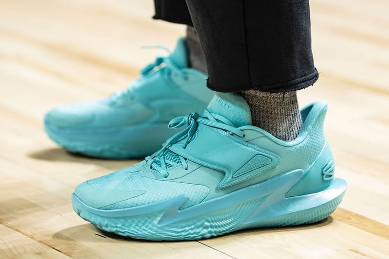 De'Aaron Fox mostra o novíssimo Under Armour Curry Fox 2