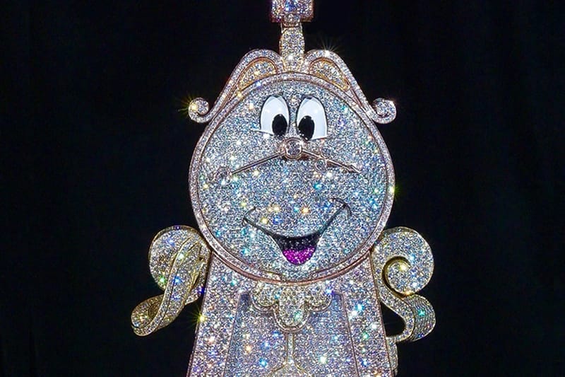 Drake presta tributo atemporal a Virgil Abloh com nova corrente da Alex Moss NY