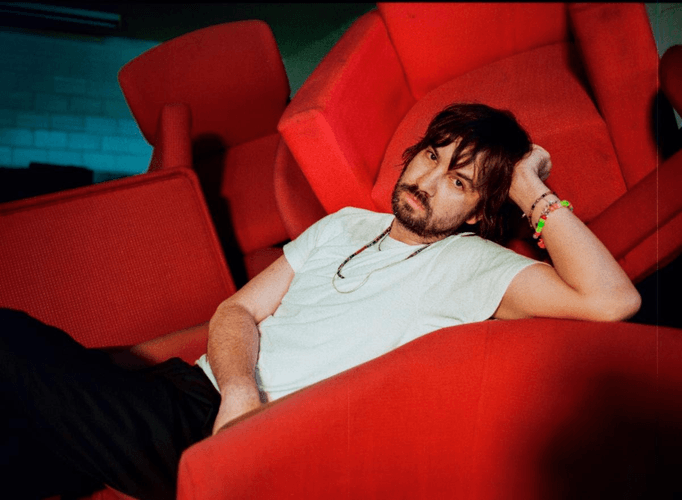 Tame Impala faz retorno triunfal com "End Of Summer"