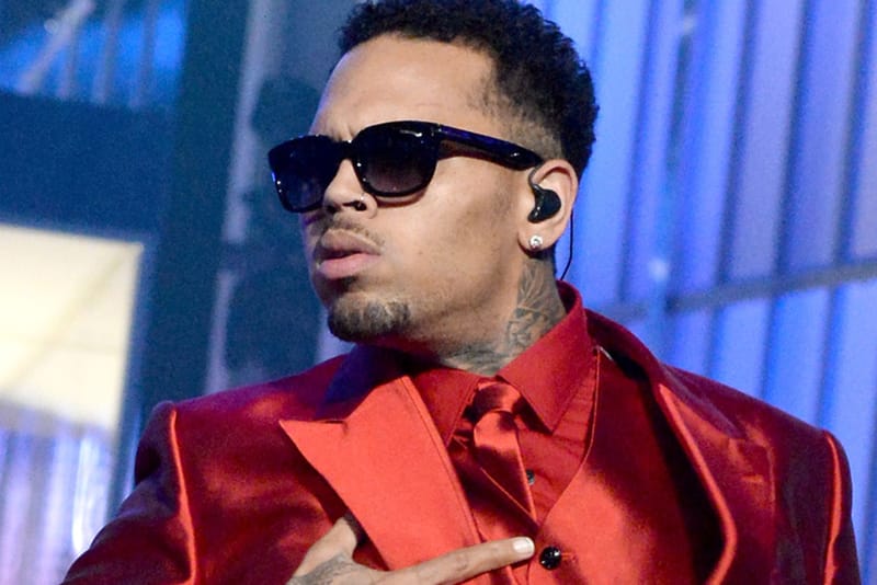 Chris Brown se junta a Rihanna, Wiz Khalifa e mais na nova mixtape