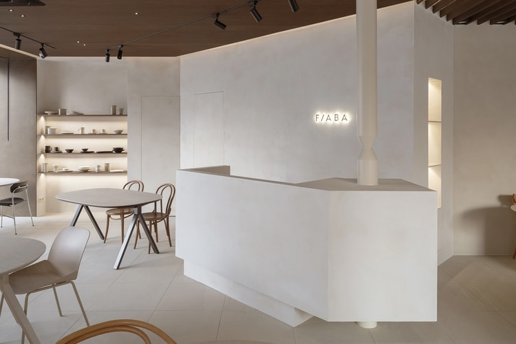 Luz natural e curvas elegantes marcam o showroom F/ABA Nest