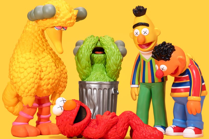 AllRightsReserved e KAWS lançam coleção exclusiva de figuras de Sesame Street