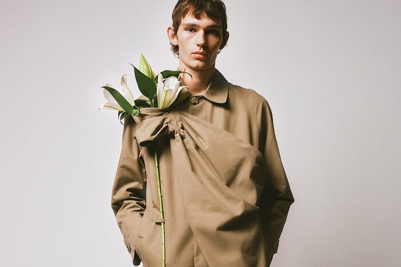 Simone Rocha Primavera/Verão 2026 (SS26): lookbook masculino é um estudo de provocação delicada