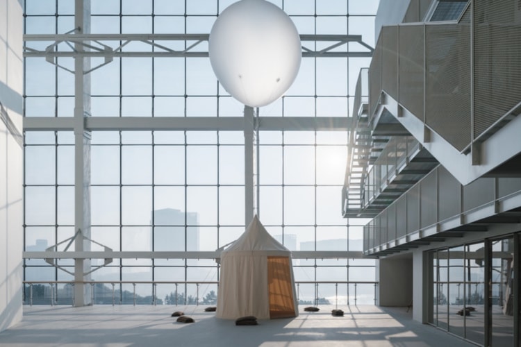 Por dentro da nova biblioteca de arte contemporânea da Chanel