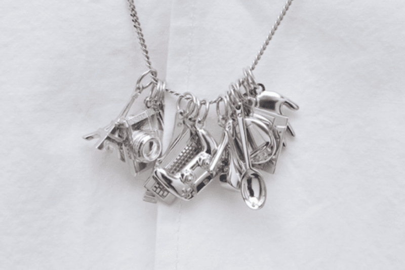 Avgvst Berlin lança coleção de joias intercambiáveis em colaboração com a Crosby Studios