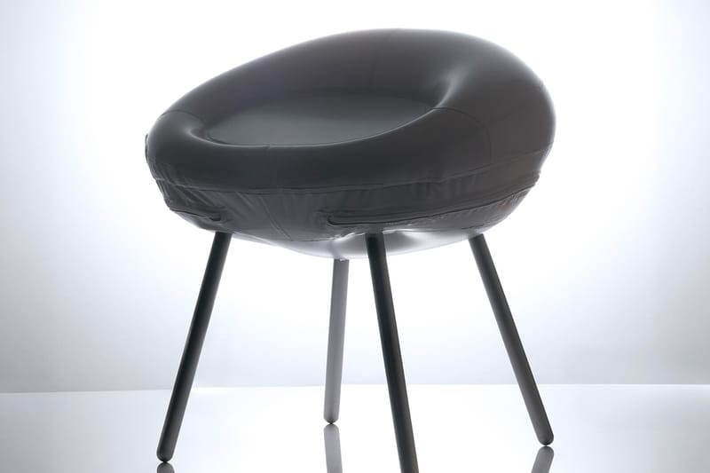 blcn e KITCHEN.GmbH apresentam a chAIR: releitura premium da cadeira inflável