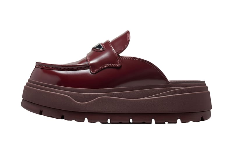 Air Jordan Mule ganha visual “vamp” com verniz Dark Team Red