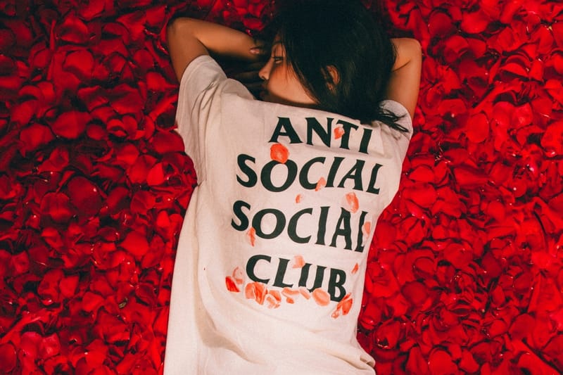 Coleção de Dia dos Namorados da Anti Social Social Club celebra o amor-próprio