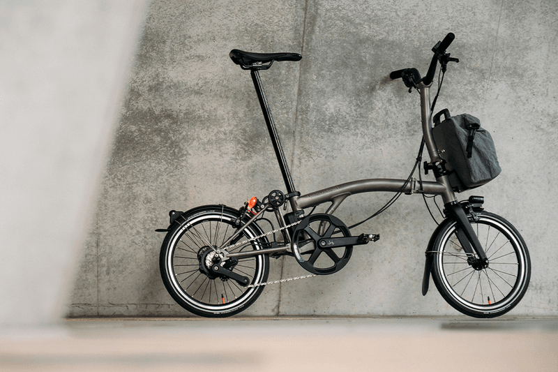 Brompton apresenta a Electric T Line, sua e-bike dobrável mais leve de todos os tempos