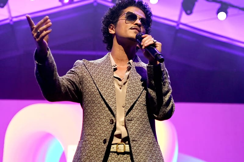Bruno Mars anuncia primeiro álbum solo em quase 10 anos, ‘The Romantic’