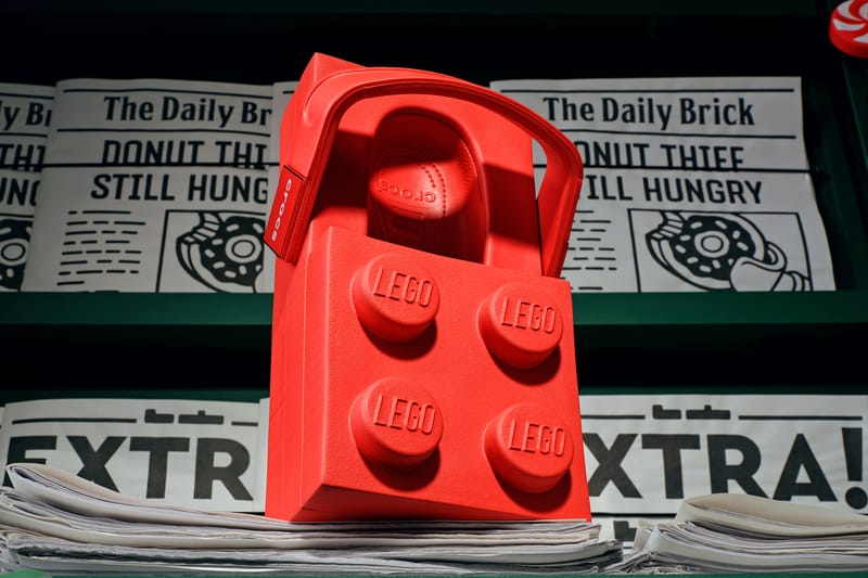 LEGO e Crocs estreiam nova parceria com o LEGO Brick Clog