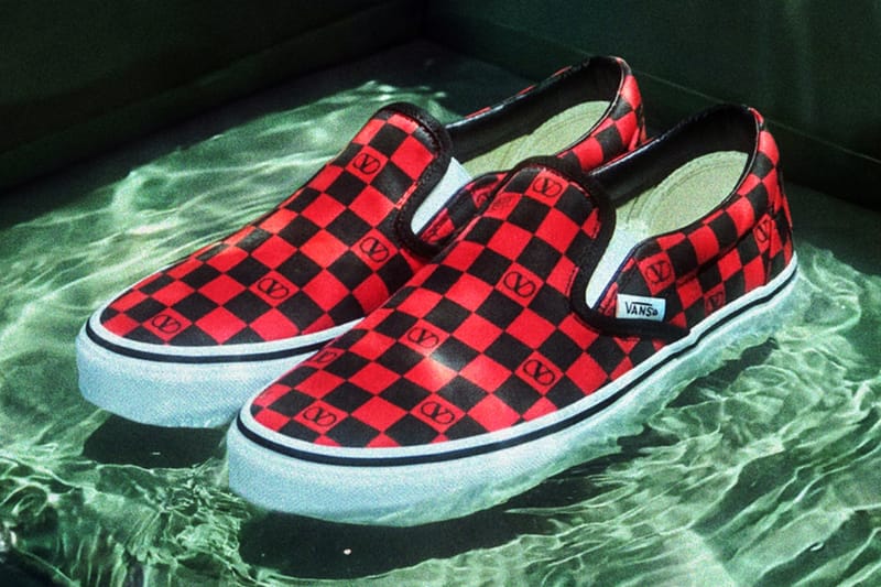Alessandro Michele reinventa o Vans Classic Slip-On para a Maison Valentino