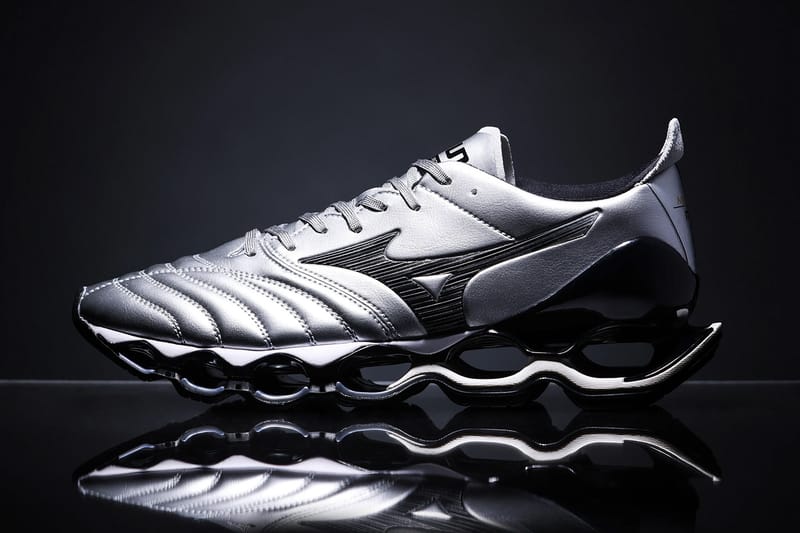 Mizuno amplia a linha Wave Prophecy Morelia Neo com nova colorway “Silver”