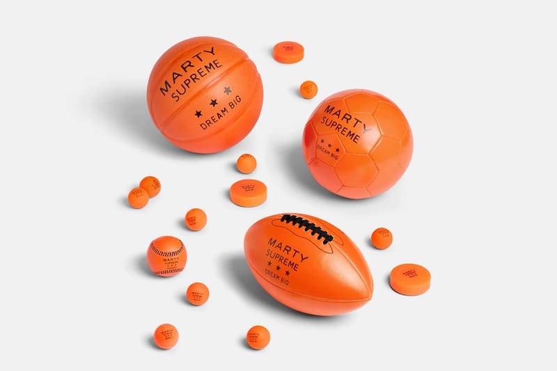 A24 lança coleção completa de bolas esportivas laranja ‘Marty Supreme’