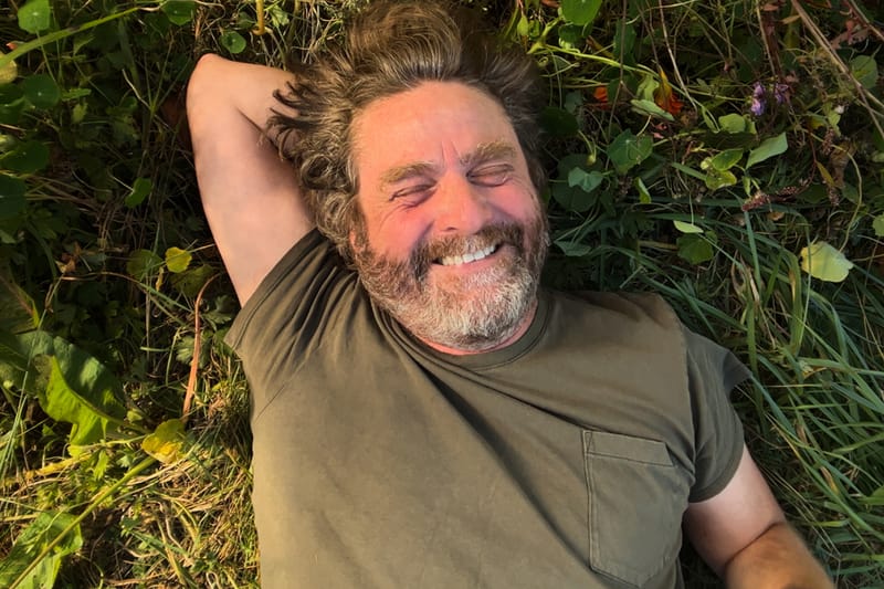 De Between Two Ferns ao jardim completo: Zach Galifianakis põe a mão na terra em This Is a Gardening Show, da Netflix