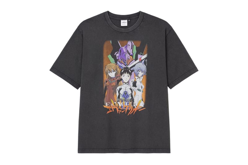 GU transforma a estética cinematográfica de ‘Neon Genesis Evangelion’ em um uniforme desbotado para o dia a dia