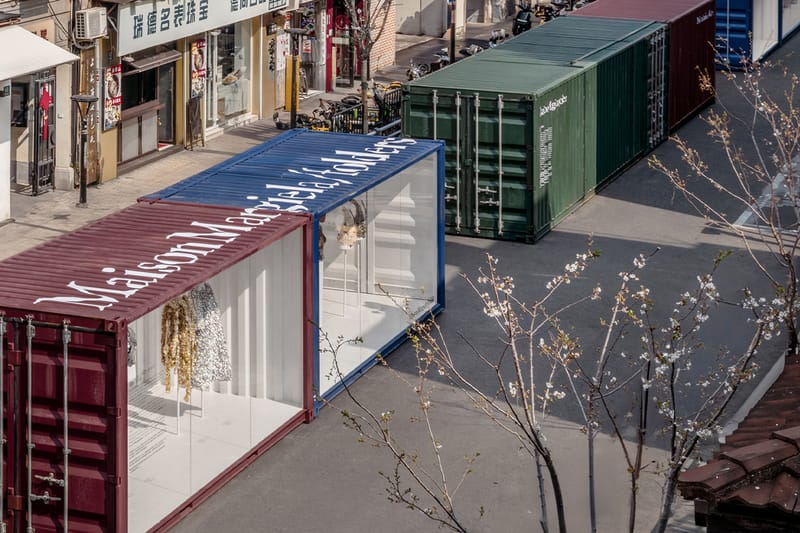 Maison Margiela inaugura exposição “Artisanal: Our Creative Laboratory” a céu aberto em Xangai