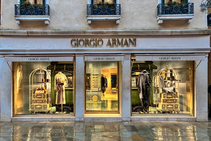 Armani Group registra queda de 2,8% nas vendas em 2025 em meio à desaceleração global do luxo