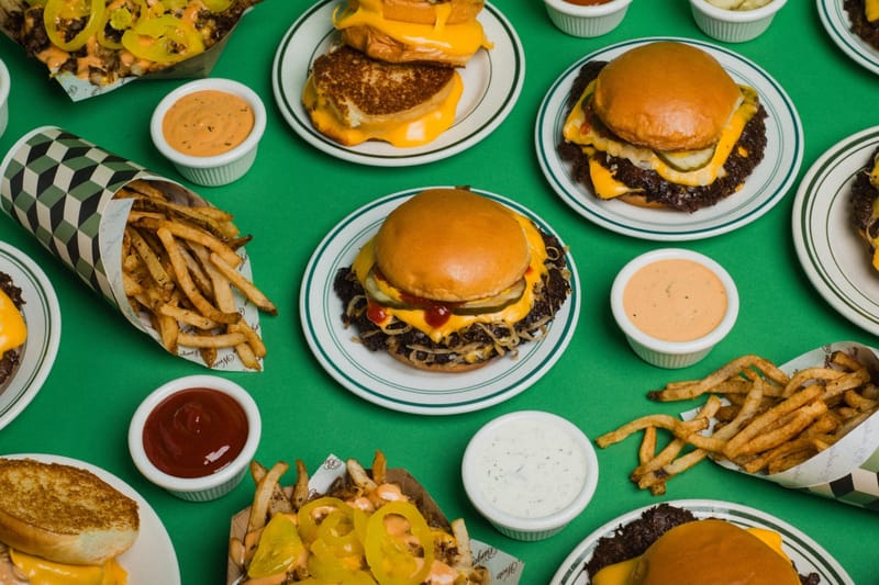 Burger She Wrote abre segunda unidade em Sherman Oaks com seus famosos smashburgers de wagyu