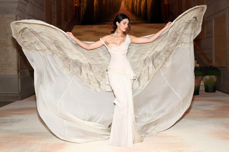 Fit Check: Escultura grega ganha vida no vestido sob medida da Gap de Kendall Jenner no Met Gala 2026