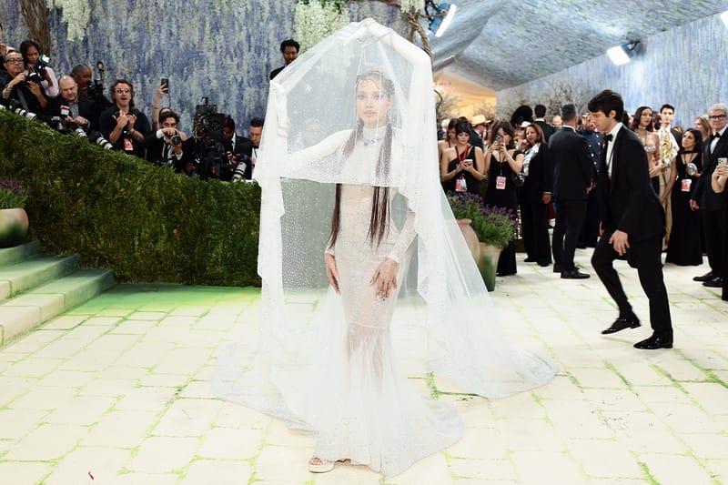 Fit Check: o vestido surreal de Robert Wun rouba a cena no Met Gala 2026 com LISA
