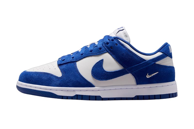 Nike Dunk Low "Old Royal" aposta em sobreposições de camurça para se destacar no mar de tênis azul e branco