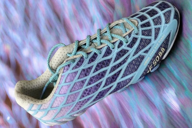 Veja de perto o novo Bad Bunny x adidas F50 Ghost Sprint “Dark Marine”