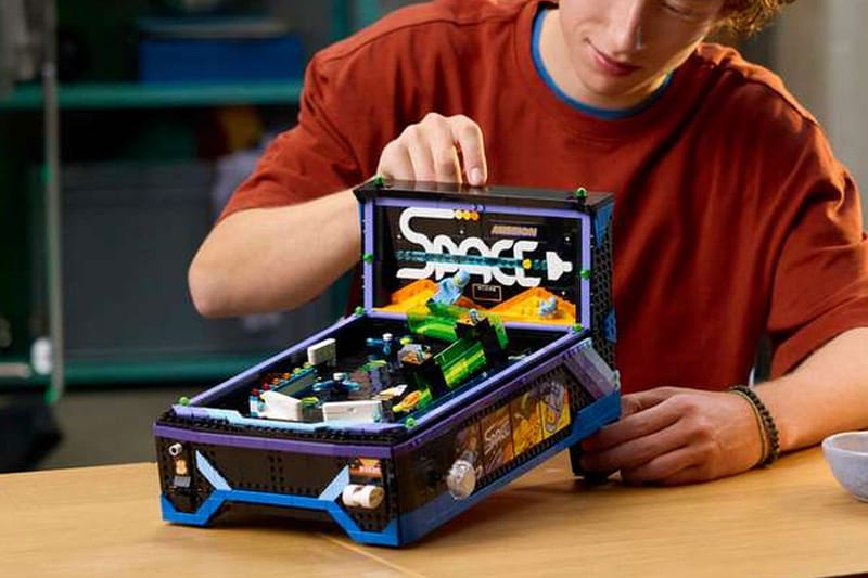 “Arcade Pinball Machine” da LEGO transforma 2.274 peças em um pinball retrô de mesa totalmente funcional