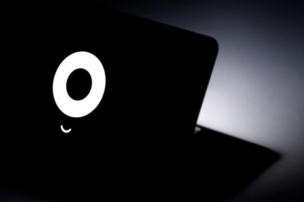 Darcel Disappoints x Colibri Customized Apple 系列