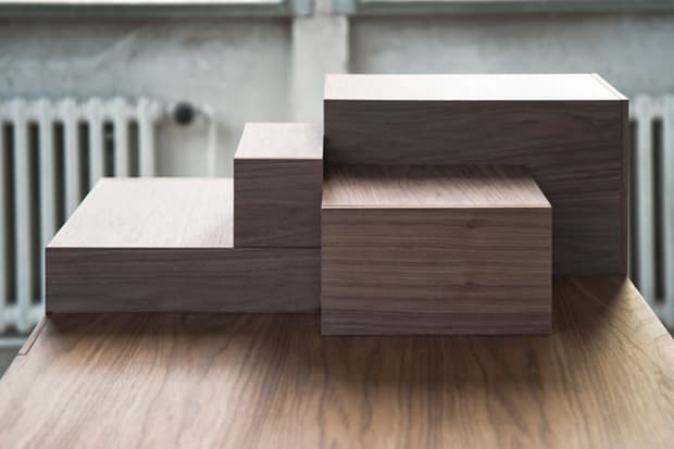 Lee Sanghyeok 設計 “Listen to Your Hands“ 藝術書桌