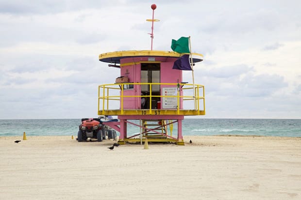 Leo Caillard 最新相片作品 "Miami Houses"