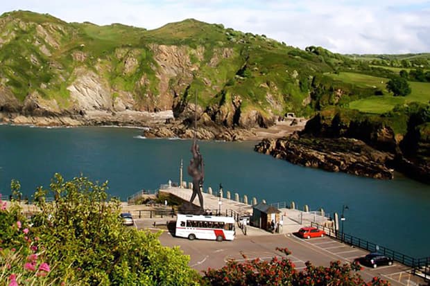 Damien Hirst 計劃將 “Verity” 巨型雕塑放置於英國