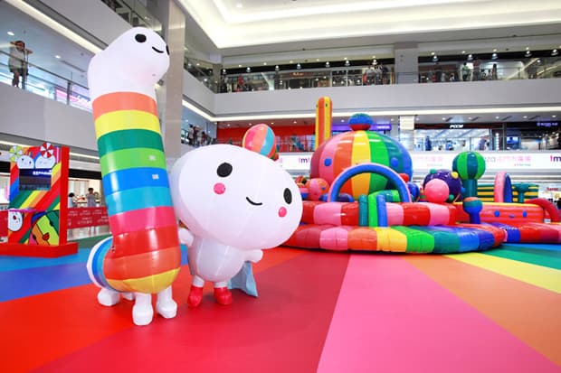 FriendsWithYou 於屯門市廣場1期展開「Happy Rainbow 彩虹樂園」體驗藝術展現場回顧！