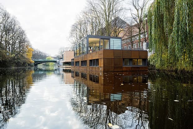 Houseboat on the Eilbek Canal by Sprenger von der Lippe 水上屋設計