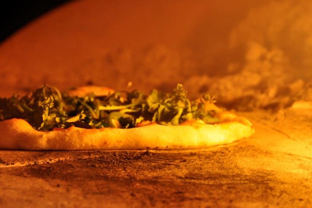 由貨櫃車改裝而成的 Mobile Pizza Kitchen 行動窯烤 Pizza 薄餅店