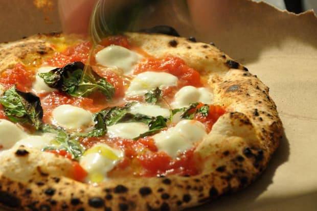 由貨櫃車改裝而成的 Mobile Pizza Kitchen 行動窯烤 Pizza 薄餅店