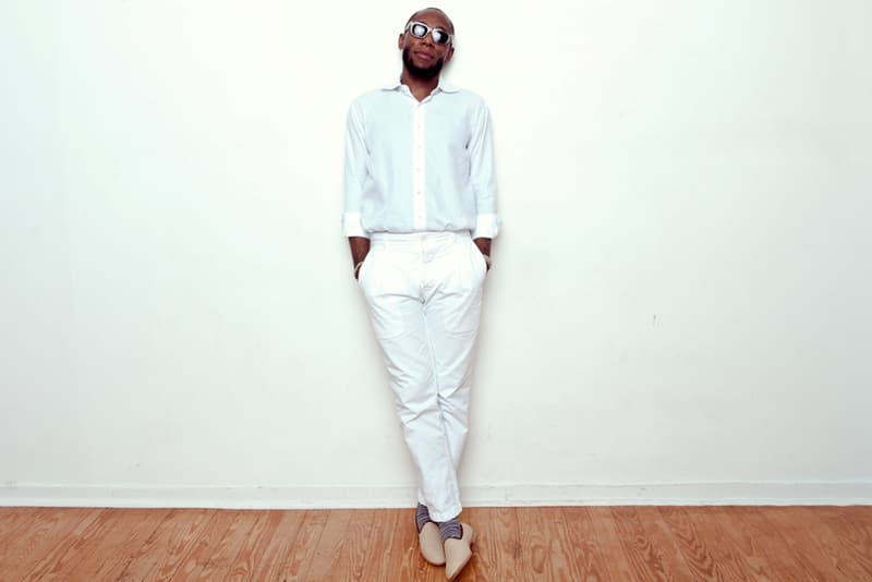  Yasiin Bey 為 Street Etiquette x Del Toro Portofino Slippers 別注鞋款擔當模特兒