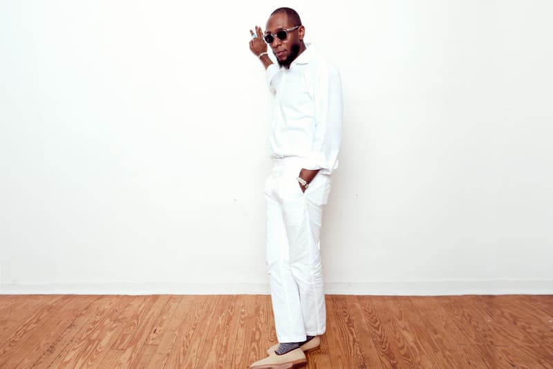  Yasiin Bey 為 Street Etiquette x Del Toro Portofino Slippers 別注鞋款擔當模特兒